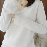 Deborah | Relaxed V-Neck Sweater in Rust
