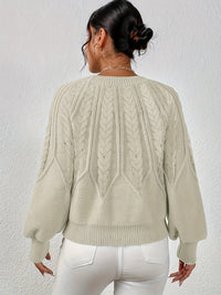 Ophelia | Relaxed Cable-Knit Sweater in Beige